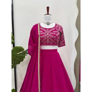 Tissu Faux Georgette avec Fil de Broderie et Paillettes Micro pour Lehenga jusqu'à la Taille 44 pour Vêtements Lehenga Choli Réversibles Décontractés et de Mariage - Product Image 1