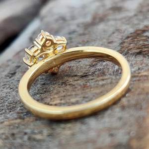 Anillo de Compromiso RITZIN con Moissanita de Corte Redondo, Anillo de Aniversario en Oro Amarillo de 14K para Mujer, Anillo de Promesa Nupcial - Product Image 5