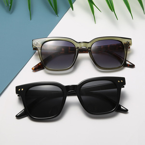 Gafas de Sol de Moda con Lentes Polarizadas TR90, Modelo 1028, Mezcla de Colores Limitada, Lentes TAC con Protección UV - Product Image 1