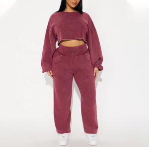Conjunto de 2 piezas de forro polar lavado transpirable para mujer, top corto de cuello redondo y pantalones de pierna ancha, color rojo liso, ajuste holgado, ropa casual de invierno para estar en casa - Product Image 1