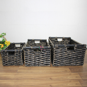Panier de rangement multifonctionnel écologique en jacinthe d'eau avec poignées en bois pour le rangement du linge - Product Image 1