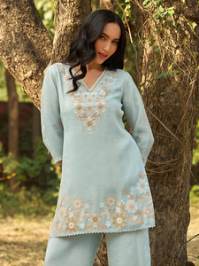 Conjunto de Salwar Kameez Kurta Indio-Pakistaní Azul Claro Bordado, Túnica Floral con Cuello en V y Pantalones Palazzo para Bodas, Diwali y Fiestas - Product Image 5