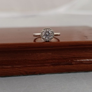 Bague de fiançailles en argent sterling 925 avec sertissage halo et micro-incrustation de diamants, classique et élégante, cadeau de promesse de mariage pour femme - Product Image 3