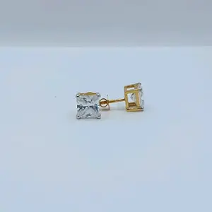 Elegantes pendientes de oro con piedra transparente de corte cuadrado, joyería minimalista atemporal para mujer, perfectos para la oficina y fiestas. - Product Image 1