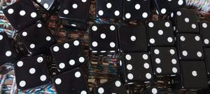 ลูกเต๋ากระดูกควายธรรมชาติทรงสวย ขนาด 10 มม. ขายส่ง สำหรับอุปกรณ์เกมบนโต๊ะ ลูกเต๋ากระดูกสีขาวดำแบบกำหนดเอง หกด้าน - Product Image 3