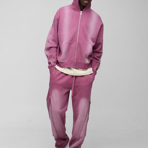Ensemble de survêtement décontracté rose délavé à l'acide pour homme, avec veste à capuche et fermeture éclair latérale, et pantalon de survêtement assorti - Product Image 1