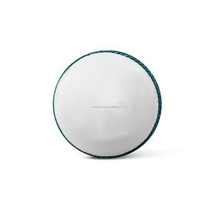 Pelota dura de críquet con logotipo personalizado, venta al por mayor, máquina de bolos de cuero de calidad superior cosida a mano, pelotas de críquet fabricadas en Pakistán - Product Image 5
