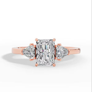 Anillo Radiante Trio de Alta Demanda con Diamante Cultivado en Laboratorio de Corte Media Luna, Oro de 18K, Venta al por Mayor, Fabricante y Proveedor de Joyería Fina OEM - Product Image 1