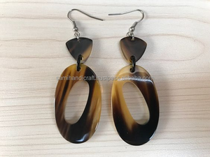 Boucles d'oreilles en corne à double perle avec perle et diamant Boucles d'oreilles religieuses chics pour les fêtes Forme de numéro/motif - Product Image 3