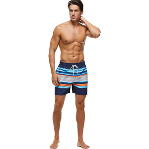 Proteja su piel de los dañinos rayos UV con nuestros pantalones cortos de playa para hombre, con alto factor de protección solar, tela duradera y diseño elegante. - Product Image 5