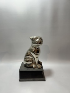 Statue de taureau de Wall Street en aluminium moulé, faite à la main, moderne, finition nickel poli, figurine décorative pour table - Product Image 5