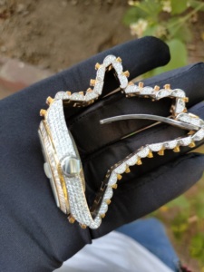 Montre personnalisée sertie de diamants moissanite VVS, ronds et baguettes - Product Image 4