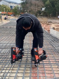 Legatrice per Tondini in Acciaio di Qualità, Strumento Portatile Senza Fili per Legare e Fissare Tondini nell'Edilizia - Product Image 4