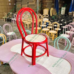 Chaise pour enfant en rotin écologique faite à la main, assise naturelle confortable pour enfants, design moderne pour salon, chambre à coucher, utilisation en extérieur - Product Image 1