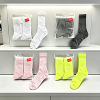 Chaussettes unisexes de couleur unie, logo personnalisé, mi-mollet, en coton, mode décontractée, usage quotidien, chaussettes tricotées, plusieurs couleurs