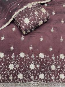 Tissu en soie Vichitra, largeur 44 pouces, avec un drapé élégant, texture lisse, aspect riche, idéal pour les saris, les vêtements ethniques et la mode. - Product Image 1