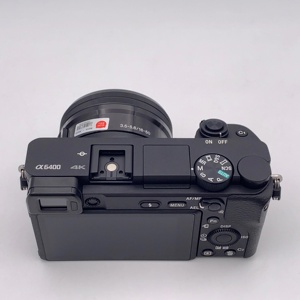 Cámara <span class=keywords><strong>Sony</strong></span> A6400 Usada con Lente 16-50, Cámara sin Espejo con Pantalla Táctil, Formato APS-C, en Excelente Estado, en Venta - Product Image 4