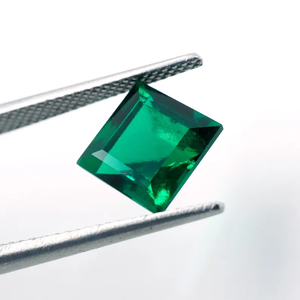 พลอยมรกตแซมเบียเพาะเลี้ยงในห้องปฏิบัติการ ทรงเหลี่ยมแบบแอสเชอร์ น้ำหนัก 3.00 กะรัต จาก HAYAAT GEMS สีรุ้ง สำหรับทำเครื่องประดับ - Product Image 2