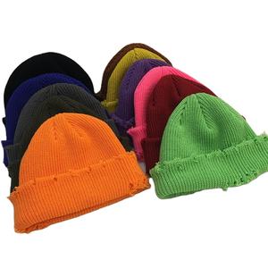 Bonnet d'hiver chaud en tricot uni personnalisé confortable à bas prix, nouveau design tendance pour femmes et hommes, grande taille, couleur unie, 2026 - Product Image 1