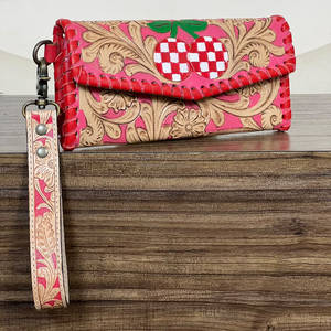 Cartera de mujer de cuero genuino con bloqueo RFID, diseño de motivo a cuadros cereza, hecha a mano, a la moda y de gran venta, con correa de muñeca. - Product Image 4