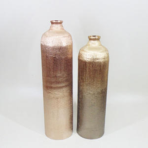 Vase à fleurs élégant en aluminium avec finition polie, vase de table moderne pour salon, hôtel, décoration Diwali, design Art Déco - Product Image 6