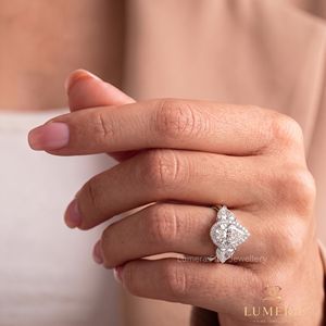 Bague de fiançailles en or blanc pour femme LUMERA, diamant taille poire, design halo, style classique, diamants naturels certifiés GIA - Product Image 1