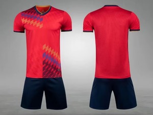 Conjunto de Camiseta de Fútbol Roja con Cuello en V para Hombre con Pantalones Cortos Azul Marino, Poliéster que Absorbe la Humedad, Ajuste Atlético, Manga Corta para Todas las Temporadas - Product Image 4