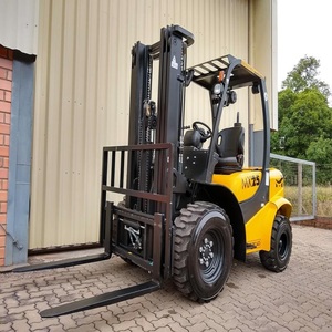 Mini Tractor Diesel con Horquilla Elevadora de 3 Toneladas, Nuevo Apilador Contrapesado, Altura de Elevación de 1820 mm, Motor con Caja de Cambios, 1 Año de Garantía - Product Image 1