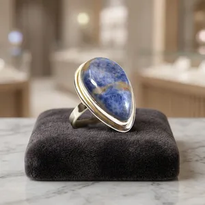 Bague cocktail en sodalite bleue, argent sterling 925, sertissage clos, forme poire, style bohème unisexe - Product Image 3