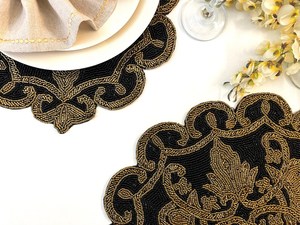 Set de Napperons Décoratifs Vintage de Luxe en Tissu Brodé Noir et Or, Forme Personnalisée, Faits à la Main, Écologiques - Product Image 2