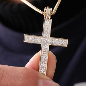 Pendentif croix en moissanite taille princesse de luxe, fabriqué en argent sterling 925, collier statement chrétien hip-hop pour homme - Product Image 3