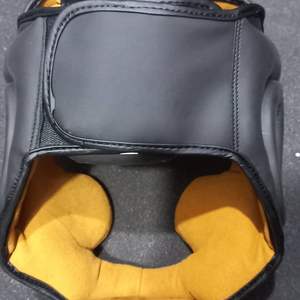 Protector Bucal de Cuero Vacuno Negro de Alta Calidad para Boxeo, MMA/Kickboxing, Transpirable, Personalizable, Unisex para Adultos, con Logotipo Personalizado - Product Image 2