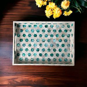 Bandeja Decorativa Contemporánea de Madera y Nácar con Diseño Elegante Hecho a Mano para Hogares Modernos - Product Image 1