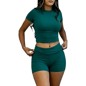 Ensemble de yoga deux pièces : haut court à col rond et short taille haute, couleur unie, froncé, sans couture, extensible - Product Image 4