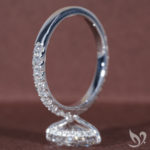 Anillo de Compromiso con Diamante Cultivado en Laboratorio, Corte Pera, 2CT, Certificado por IGI |   Anillo de oro macizo de 10 quilates con halo oculto - Product Image 2