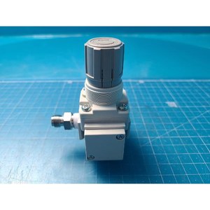 Régulateur de pression pneumatique SMC série AR20K AR20K-02-B avec protection contre le reflux, utilisé comme équipement semi-conducteur d'occasion - Product Image 4