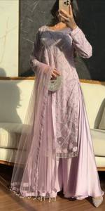 Ensemble de costume de luxe pour femme en tissu brodé doux et lourd avec travail de perles fantaisie, palazzo en crêpe français et dupatta de créateur - Product Image 3