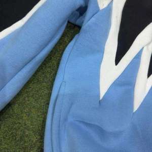 เสื้อฮู้ดดี้คุณภาพสูงแบบ unisex ผ้าฝ้าย 100% สำหรับฤดูหนาว มีกระเป๋า  ปักโลโก้ได้ตามต้องการ ผ้าฟลีซ ระบายอากาศได้ดี สไตล์สตรีทแวร์ - Product Image 5