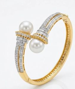Bracelet manchette pour femme en plaqué or avec perles d'imitation et diamants pour les occasions de mariage - Product Image 2