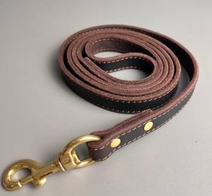 Correa de Cuero para Perro, Correa de Piel de Vaca Suave con Gancho de Latón, Accesorio Moderno Hecho a Mano para Perro - Product Image 3