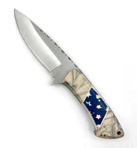 Outil utilitaire extérieur en acier forgé à la main avec manche en résine à thème étoile patriotique - Product Image 4