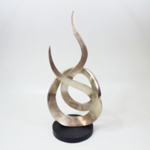 Escultura Abstracta de Aluminio Fundido de Alta Gama, Pieza de Arte Moderno Hecha a Mano para Decoración de Mesa de Interior de Lujo - Product Image 5