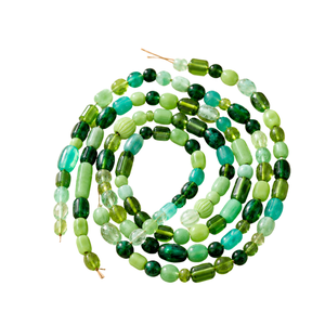 Cuentas de Vidrio Transparentes Verdes con Diseño Artístico, Tamaños Variados, Formas Únicas, Hilo de 10 Pulgadas, para Creación de Joyería DIY, Arte Creativo y Moda - Product Image 1