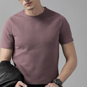 เสื้อยืดคอกลมแขนสั้นผู้ชาย ผ้าถัก สีทึบ ระบายอากาศได้ดี ทรงเข้ารูป สวมใส่สบาย สีม่วง - Product Image 3