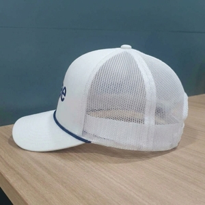 หมวกกอล์ฟทรง Trucker แบบ 6 แผง ปักลายแบบเรียบ ขอบโค้งสำเร็จรูป รับผลิตแบบ OEM ODM แบรนด์ส่วนตัว ขายส่ง MOQ ต่ำ - Product Image 3