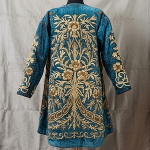 Manteau en velours bleu brodé à la main, motif floral, col mandarin, manches longues, vêtement liturgique - Product Image 3