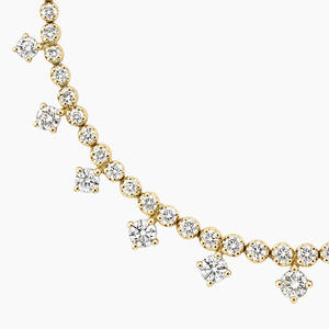 Collar de Oro con Colgante de Hoja Esculpida y Diamantes - Product Image 3