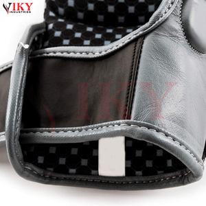 Gants de Sparring MMA Premium Gris et Blanc Contrastés à Paume Ouverte avec Logo Personnalisé – Équipement d'Arts Martiaux Mixtes OEM ODM - Product Image 6