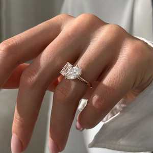 Bague en diamant de laboratoire Toi et Moi de 4 carats, taille Radiant et Poire, E VVS2, bague à deux pierres en or rose, certifiée IGI - Product Image 1