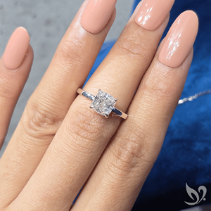 แหวนเพชรทรงคุชชั่น 2 กะรัต ได้รับการรับรองจาก IGI เพชรเพาะเลี้ยง แหวนทองคำขาว 10K แบบคลาสสิกสำหรับหมั้น - Product Image 4